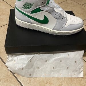 Jordan 1 Sneakers White and Pine Green